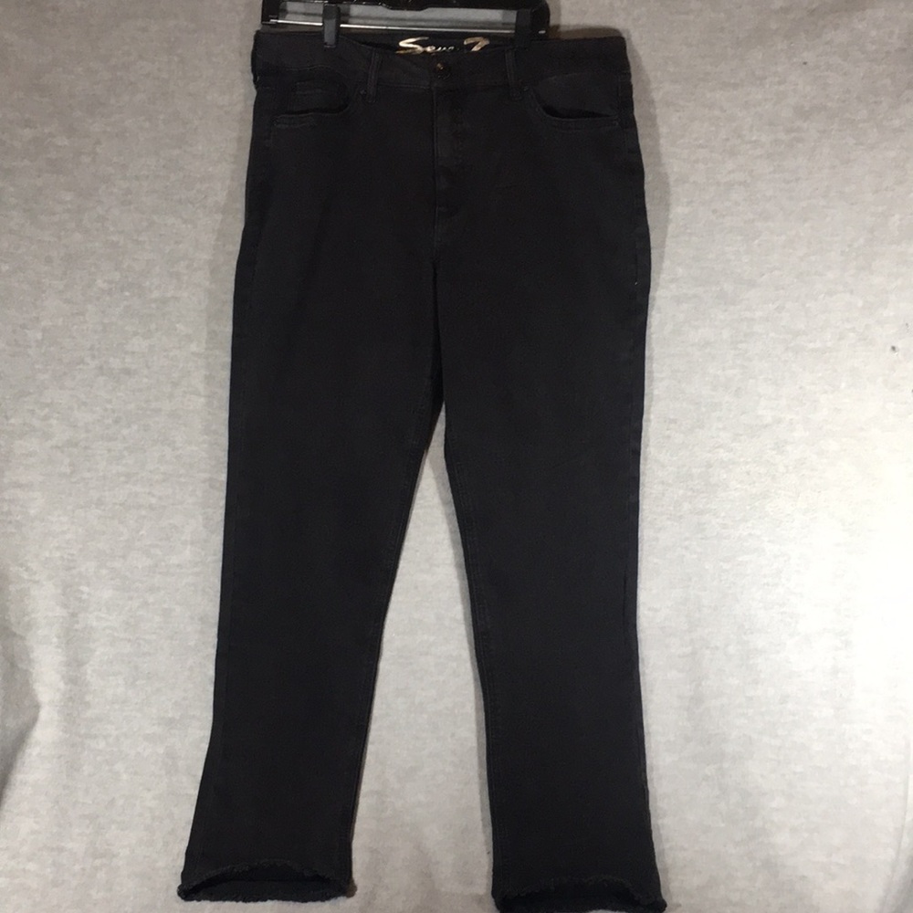 SEVEN7Jeans “Weekend” Comfy Stretch Logo on Back Pocket and Button